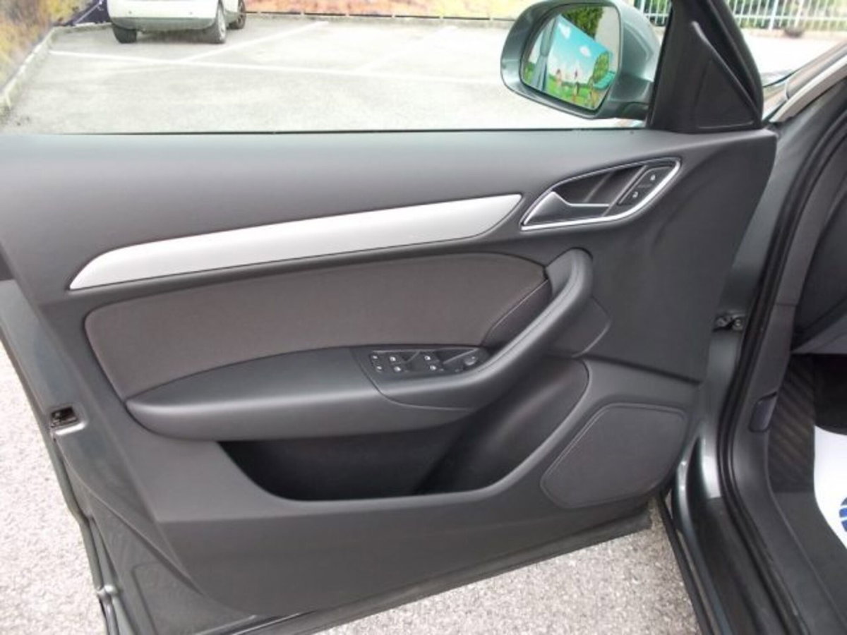 Audi Q3 2.0 TDI 120 CV S tronic Business (18)