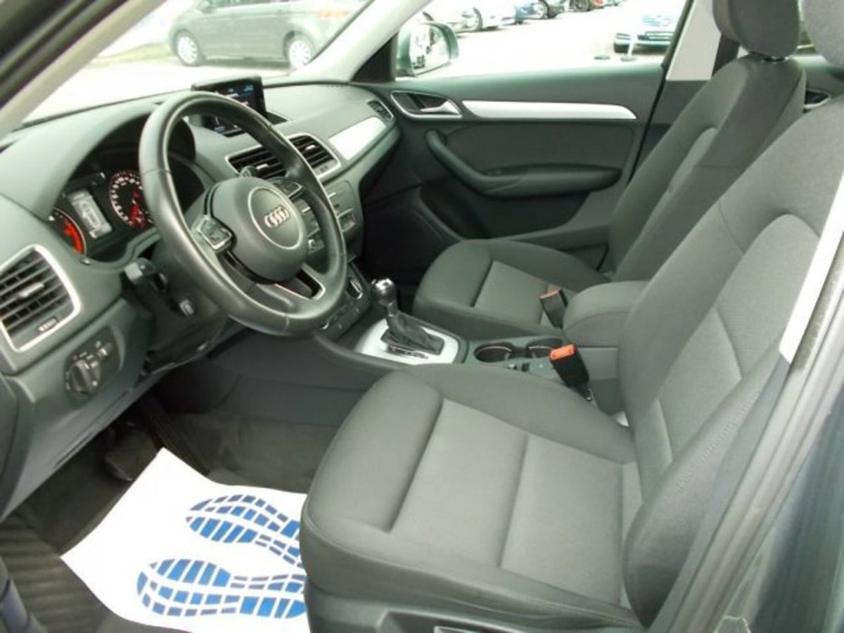 Audi Q3 2.0 TDI 120 CV S tronic Business (9)