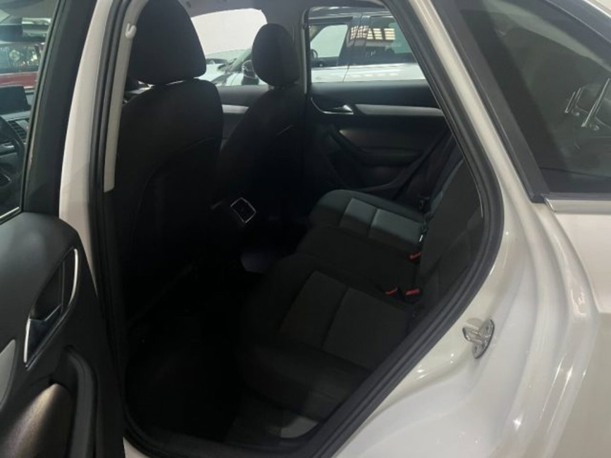 Audi Q3 2.0 TDI 120 CV Business (11)