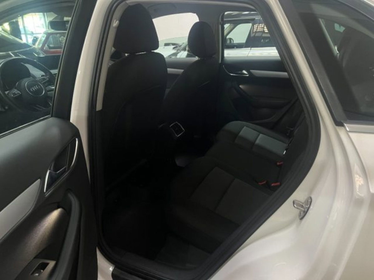 Audi Q3 2.0 TDI 120 CV Business (12)