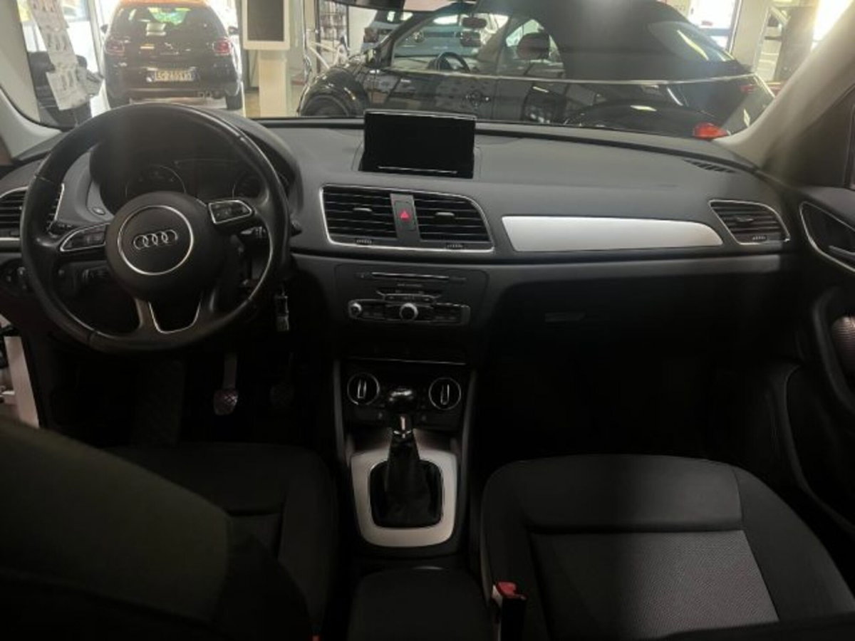 Audi Q3 2.0 TDI 120 CV Business (13)