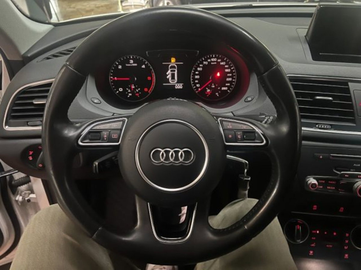 Audi Q3 2.0 TDI 120 CV Business (15)