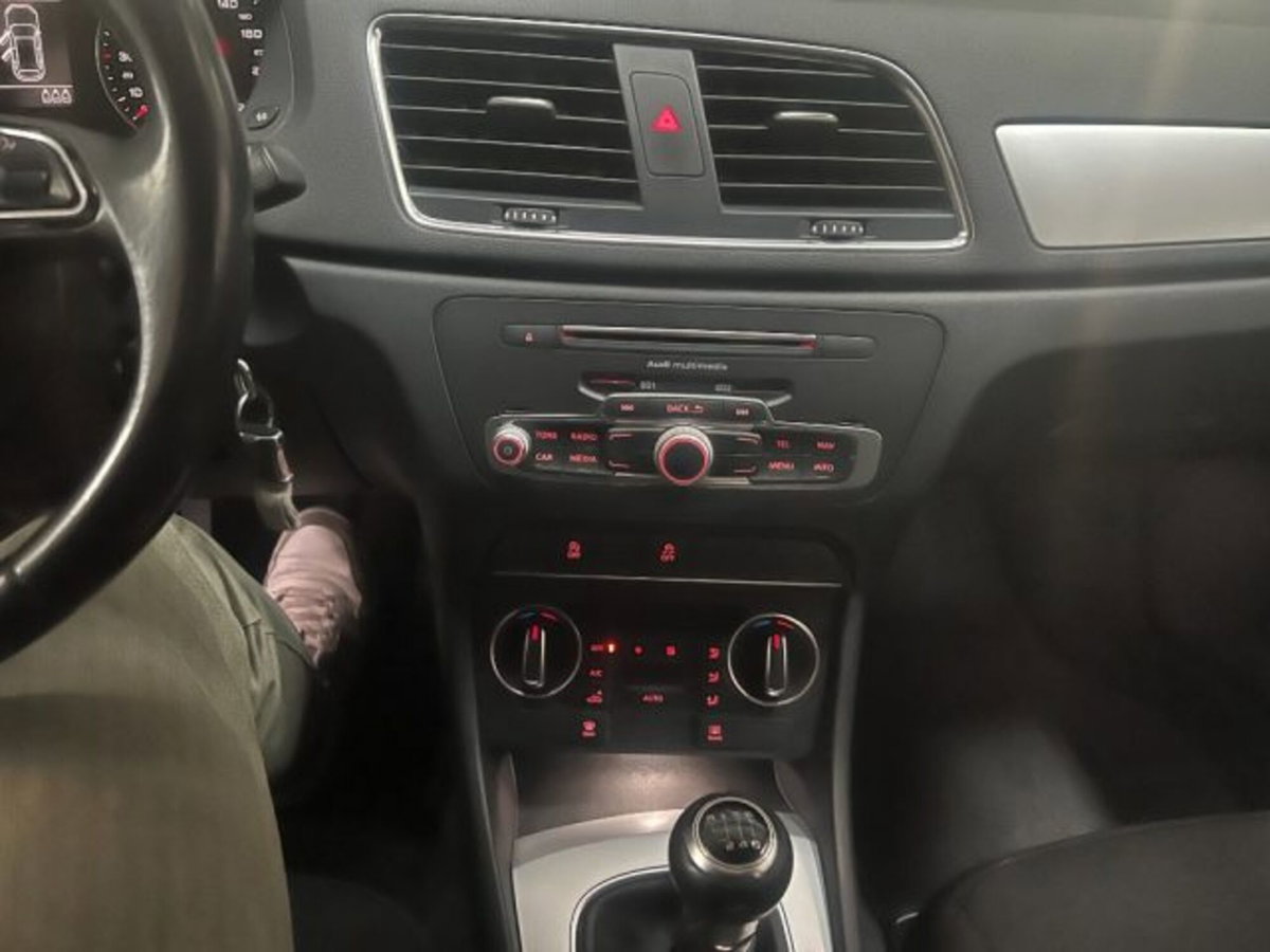 Audi Q3 2.0 TDI 120 CV Business (16)