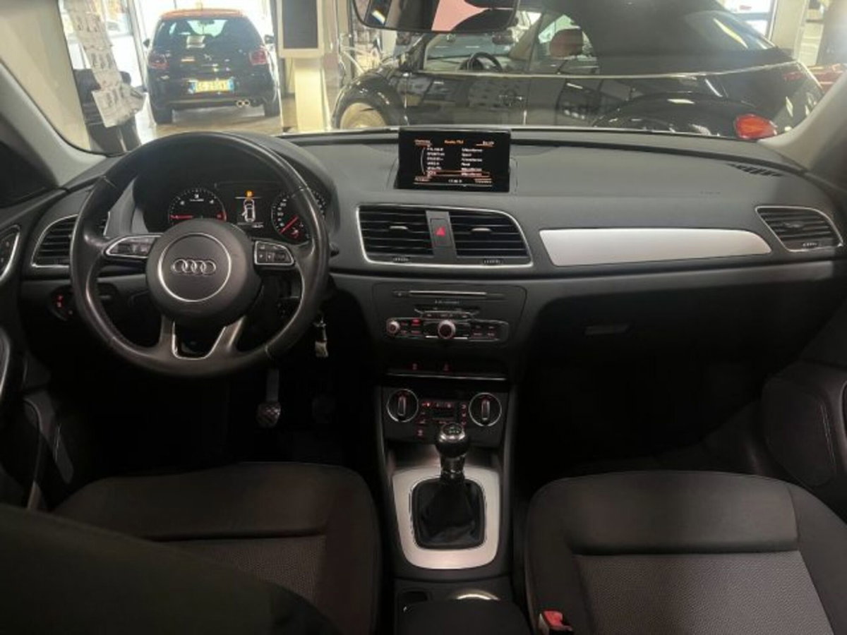 Audi Q3 2.0 TDI 120 CV Business (18)