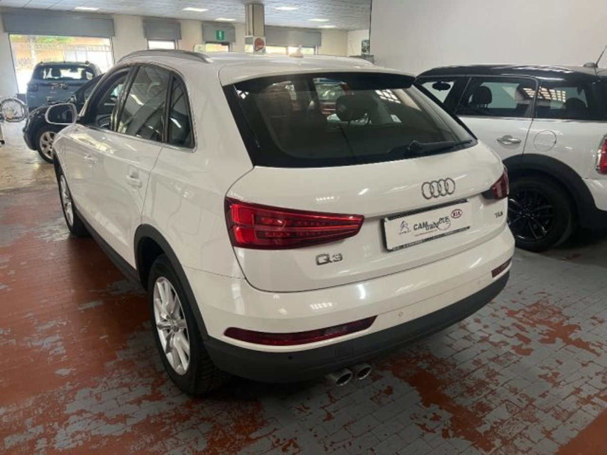 Audi Q3 2.0 TDI 120 CV Business (2)
