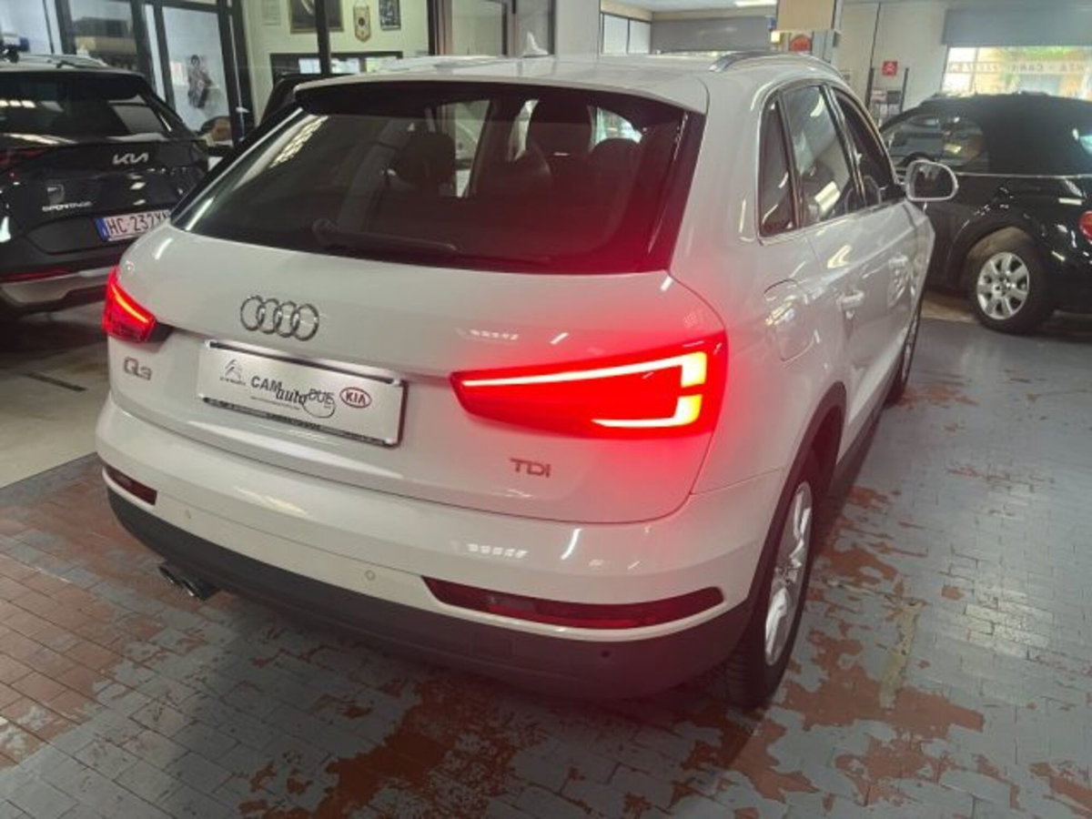 Audi Q3 2.0 TDI 120 CV Business (20)