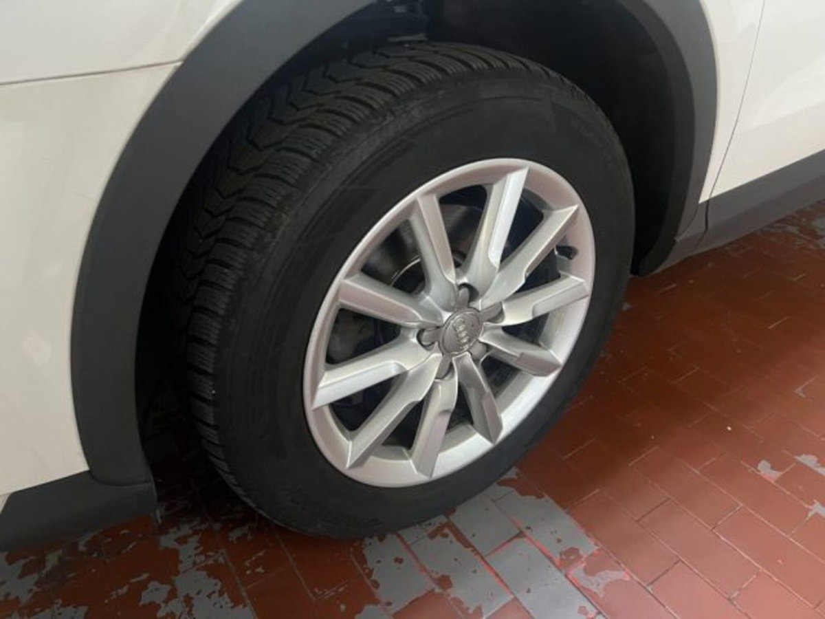 Audi Q3 2.0 TDI 120 CV Business (7)