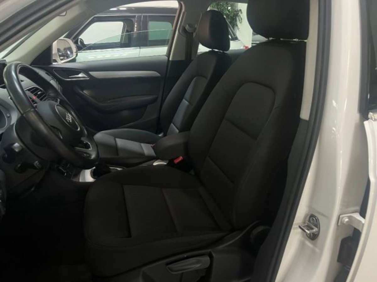 Audi Q3 2.0 TDI 120 CV Business (9)