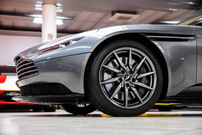 Aston Martin DB11 DB11 V12 AMR Coupé (8)