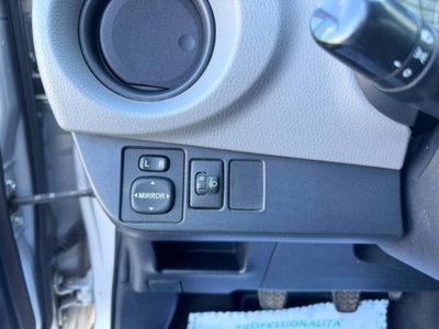 Toyota Yaris 1.0 5 porte Active (13)