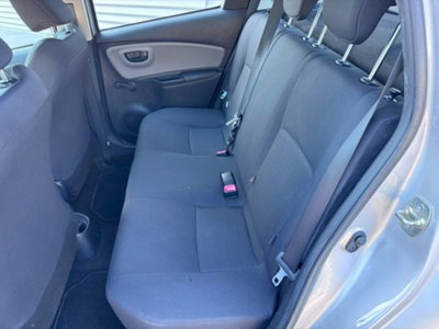 Toyota Yaris 1.0 5 porte Active (17)