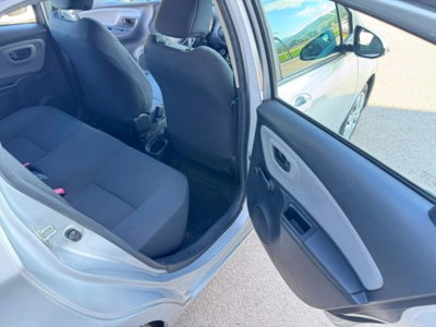Toyota Yaris 1.0 5 porte Active (18)