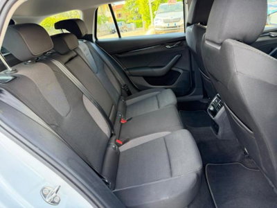 Skoda Octavia Station Wagon 2.0 TDI EVO SCR DSG Wagon Executive (11)