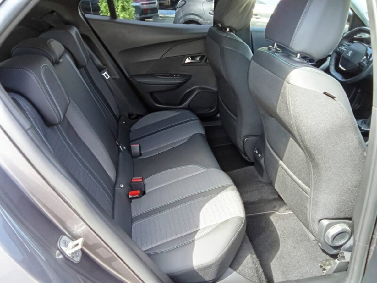 Peugeot 2008 PureTech 130 S&S Allure Pack (12)
