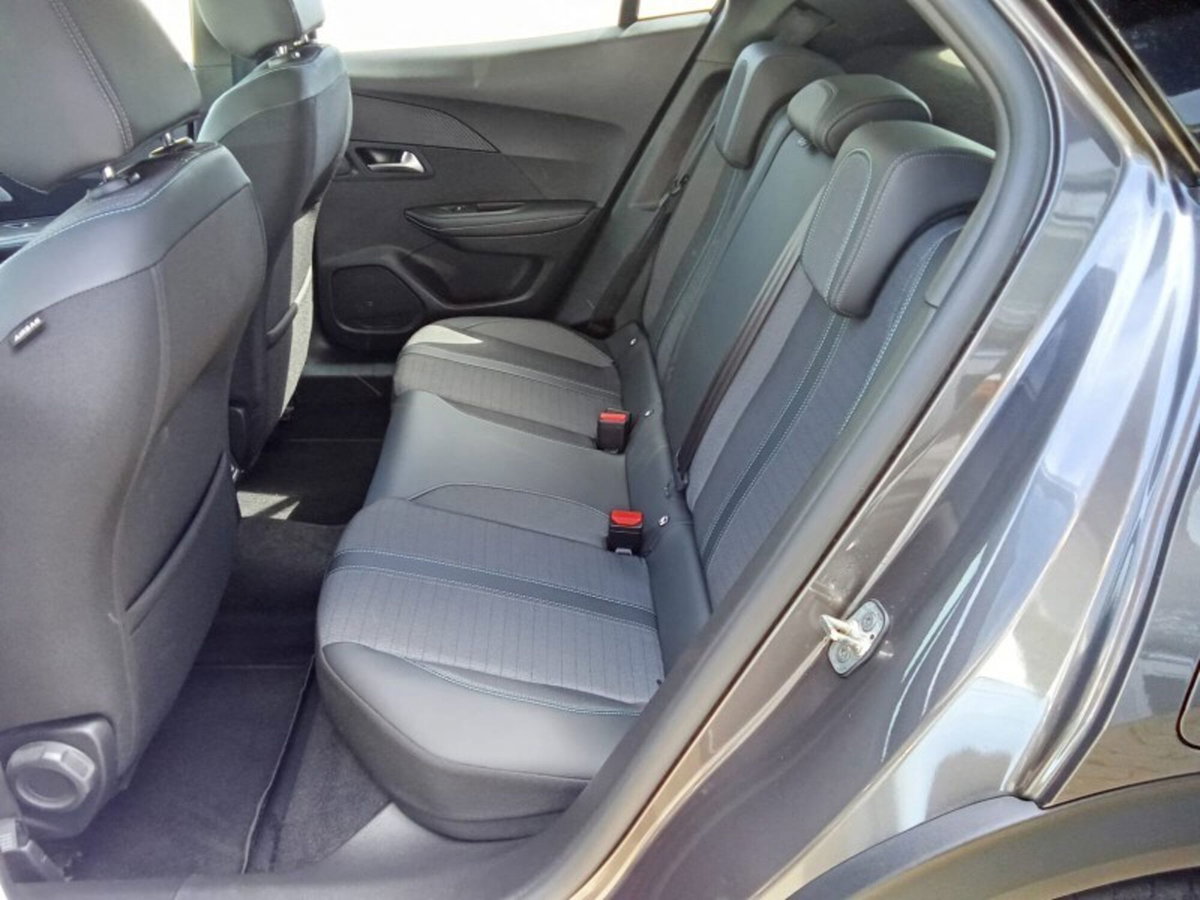 Peugeot 2008 PureTech 130 S&S Allure Pack (13)