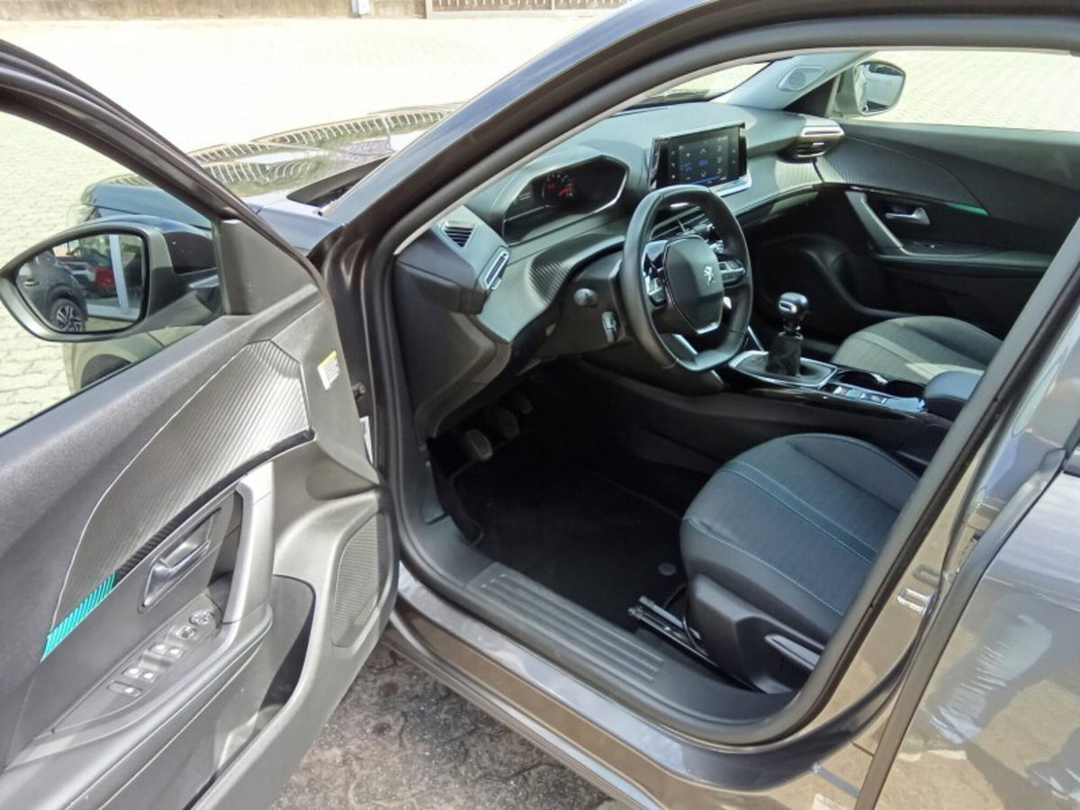 Peugeot 2008 PureTech 130 S&S Allure Pack (14)