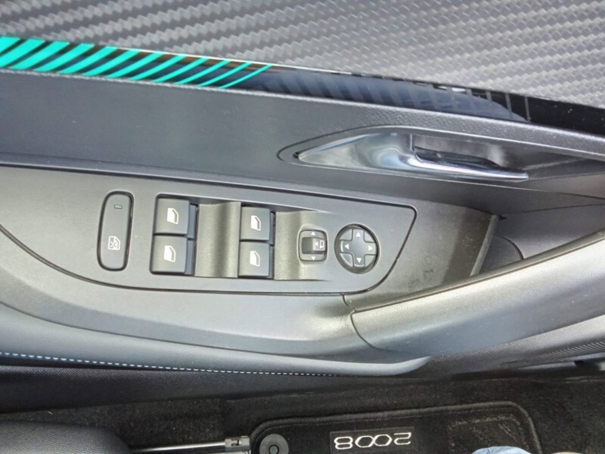 Peugeot 2008 PureTech 130 S&S Allure Pack (18)
