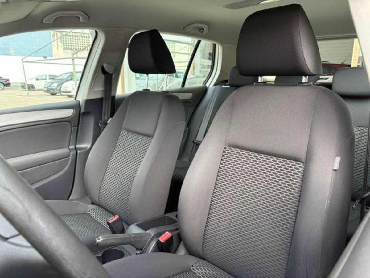 Volkswagen Golf 1.6 TDI DPF 5p. Comfortline (10)