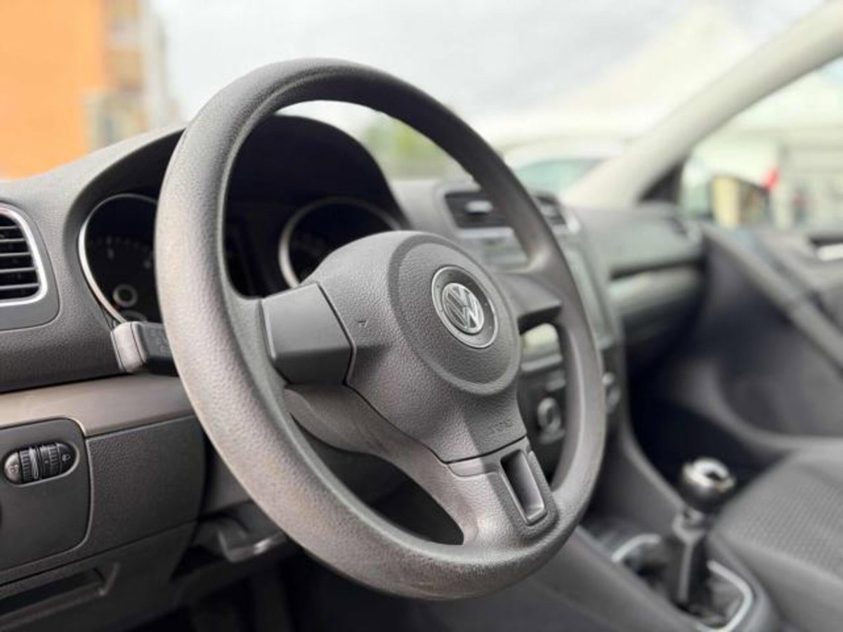 Volkswagen Golf 1.6 TDI DPF 5p. Comfortline (7)