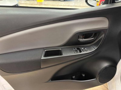 Toyota Yaris 1.0 5 porte (16)