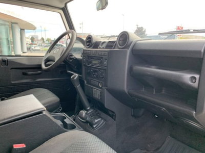 Land Rover Defender 110 2.4 TD4 Hard Top E (6)