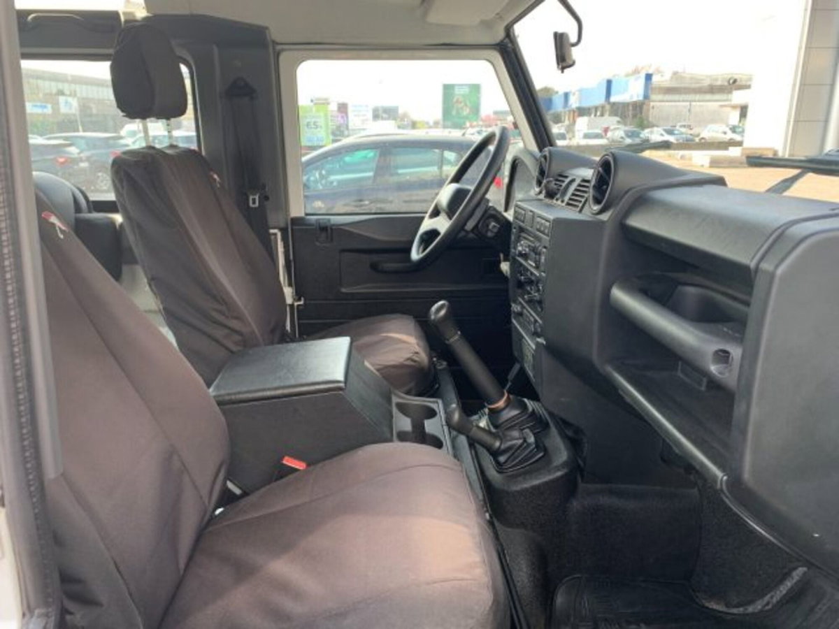 Land Rover Defender 90 2.2 TD4 Station Wagon N1 (8)