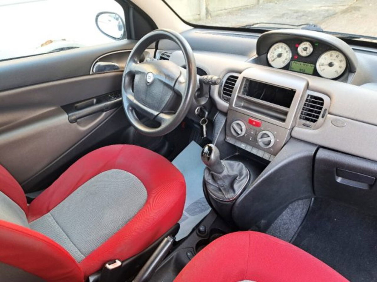 Lancia Ypsilon Multijet 16V Oro (9)