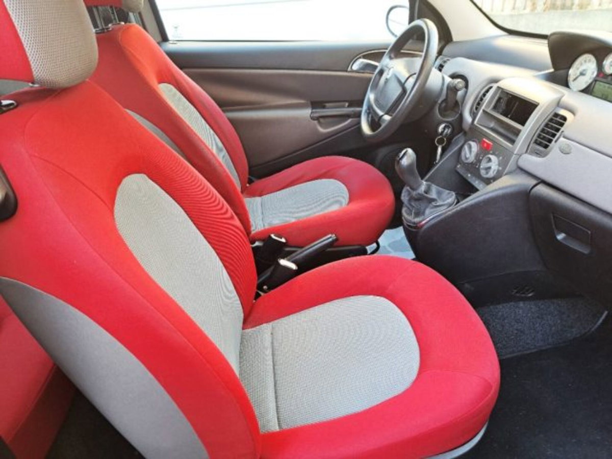 Lancia Ypsilon Multijet 16V Oro (10)