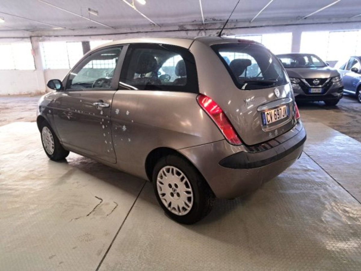 Lancia Ypsilon Multijet 16V Oro (3)