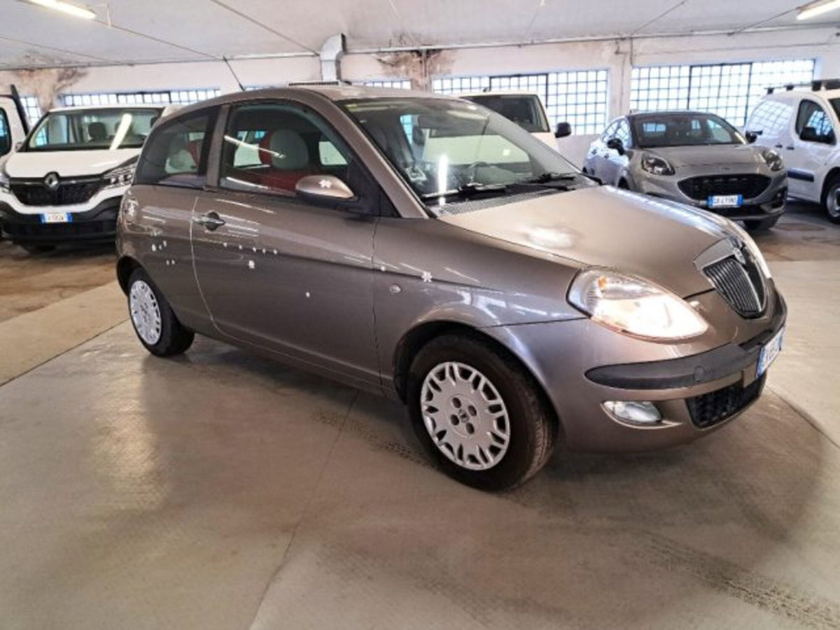 Lancia Ypsilon Multijet 16V Oro (4)
