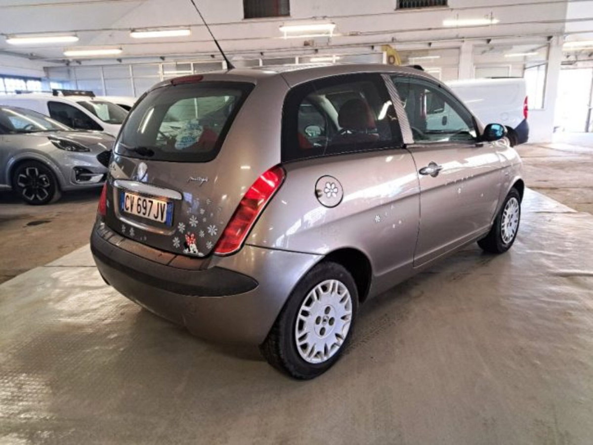 Lancia Ypsilon Multijet 16V Oro (5)