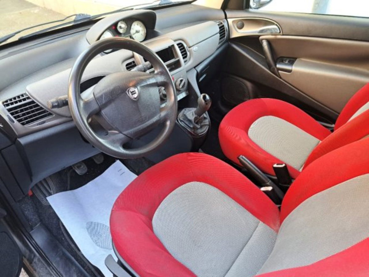 Lancia Ypsilon Multijet 16V Oro (6)
