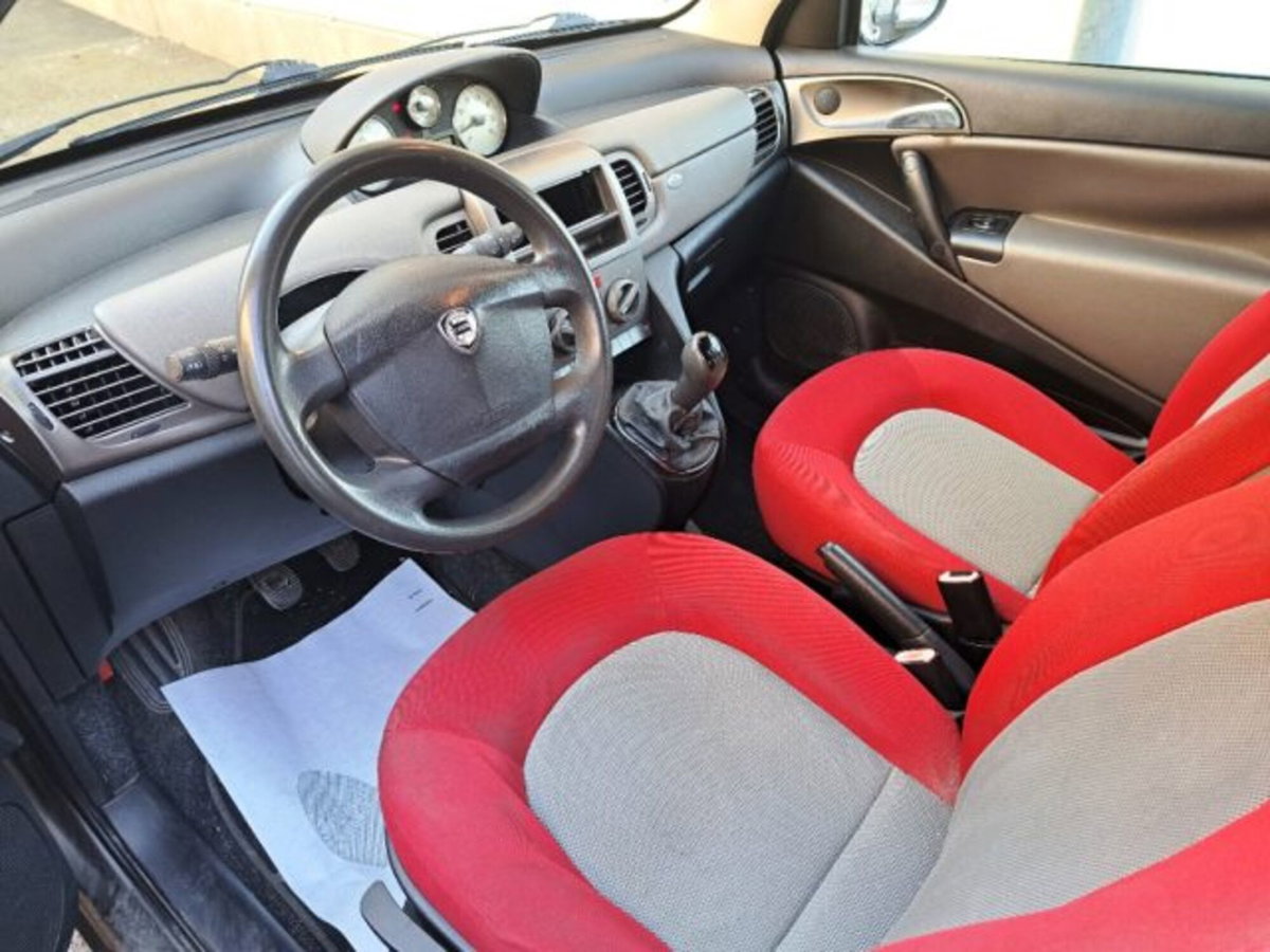 Lancia Ypsilon Multijet 16V Oro (7)