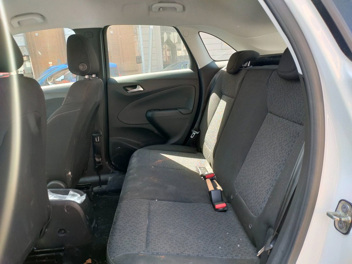 Opel Crossland X 1.2 12V Advance (18)