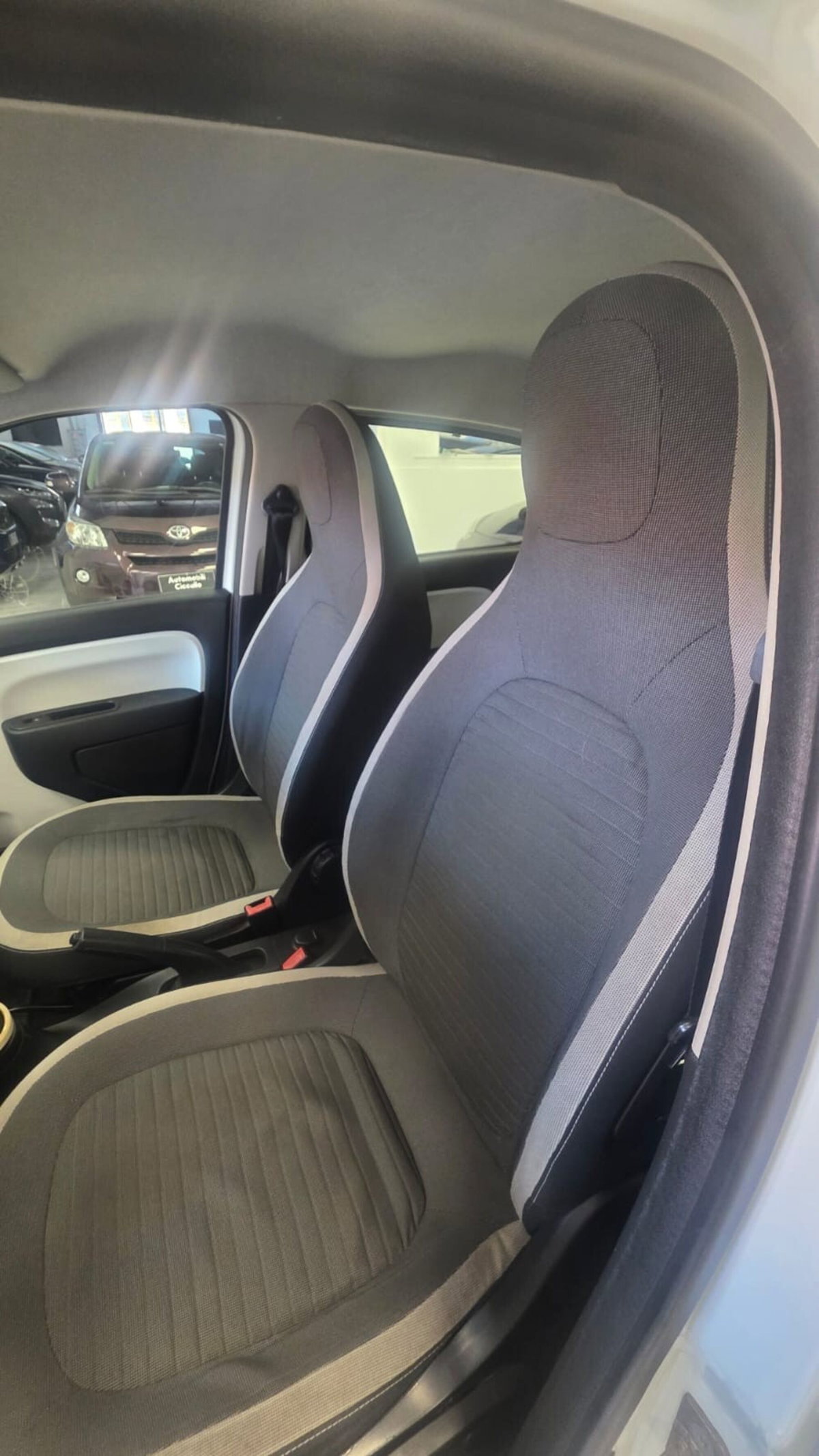 Renault Twingo 1.0 SCe Stop&Start Energy (16)