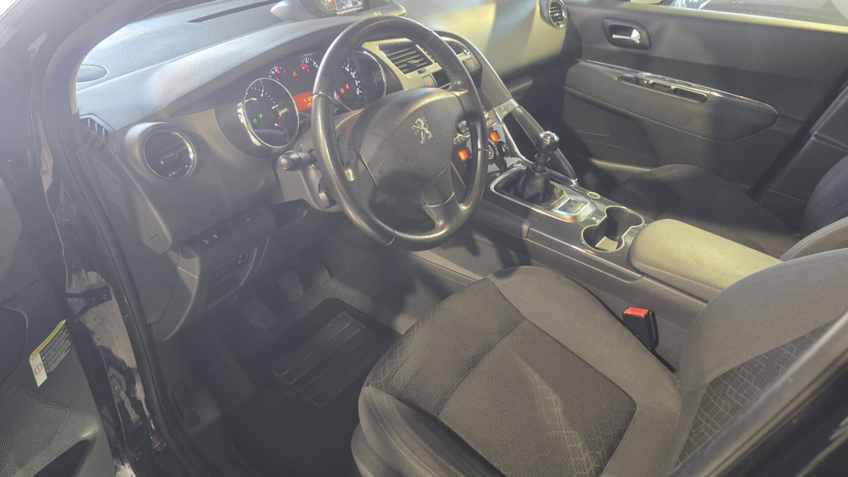 Peugeot 3008 BlueHDi 120 EAT6 S&S Allure (12)