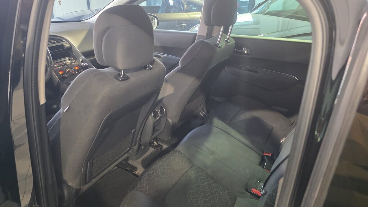 Peugeot 3008 BlueHDi 120 EAT6 S&S Allure (15)