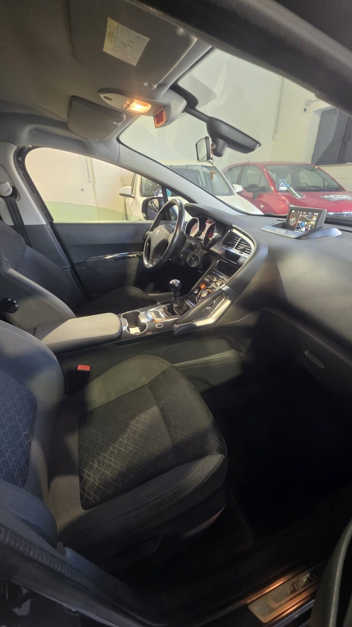 Peugeot 3008 BlueHDi 120 EAT6 S&S Allure (18)