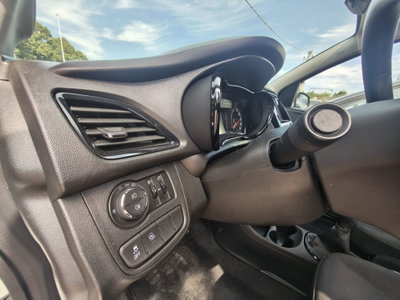 Opel Karl Rocks 1.0 73 CV (10)