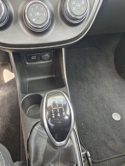 Opel Karl Rocks 1.0 73 CV (14)