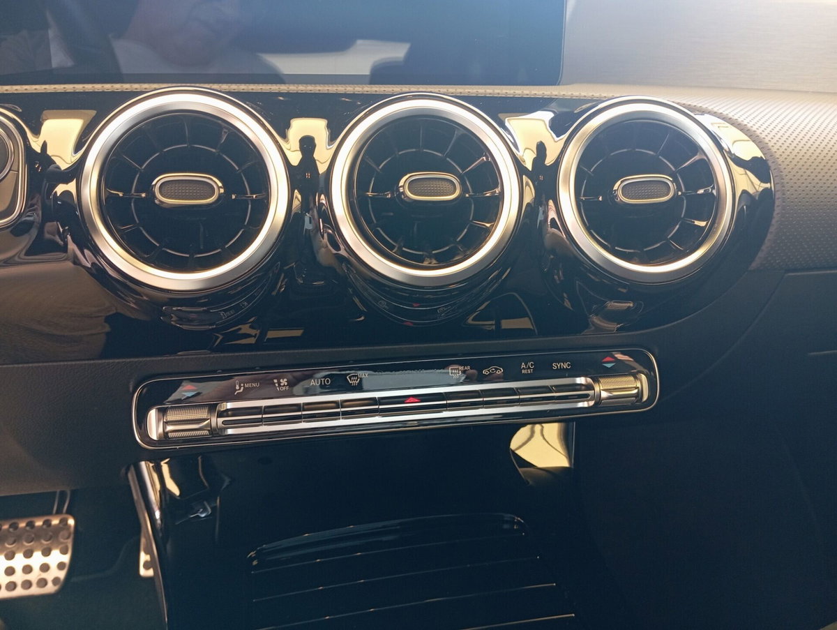 Mercedes-Benz CLA 220 d Automatic Premium (9)