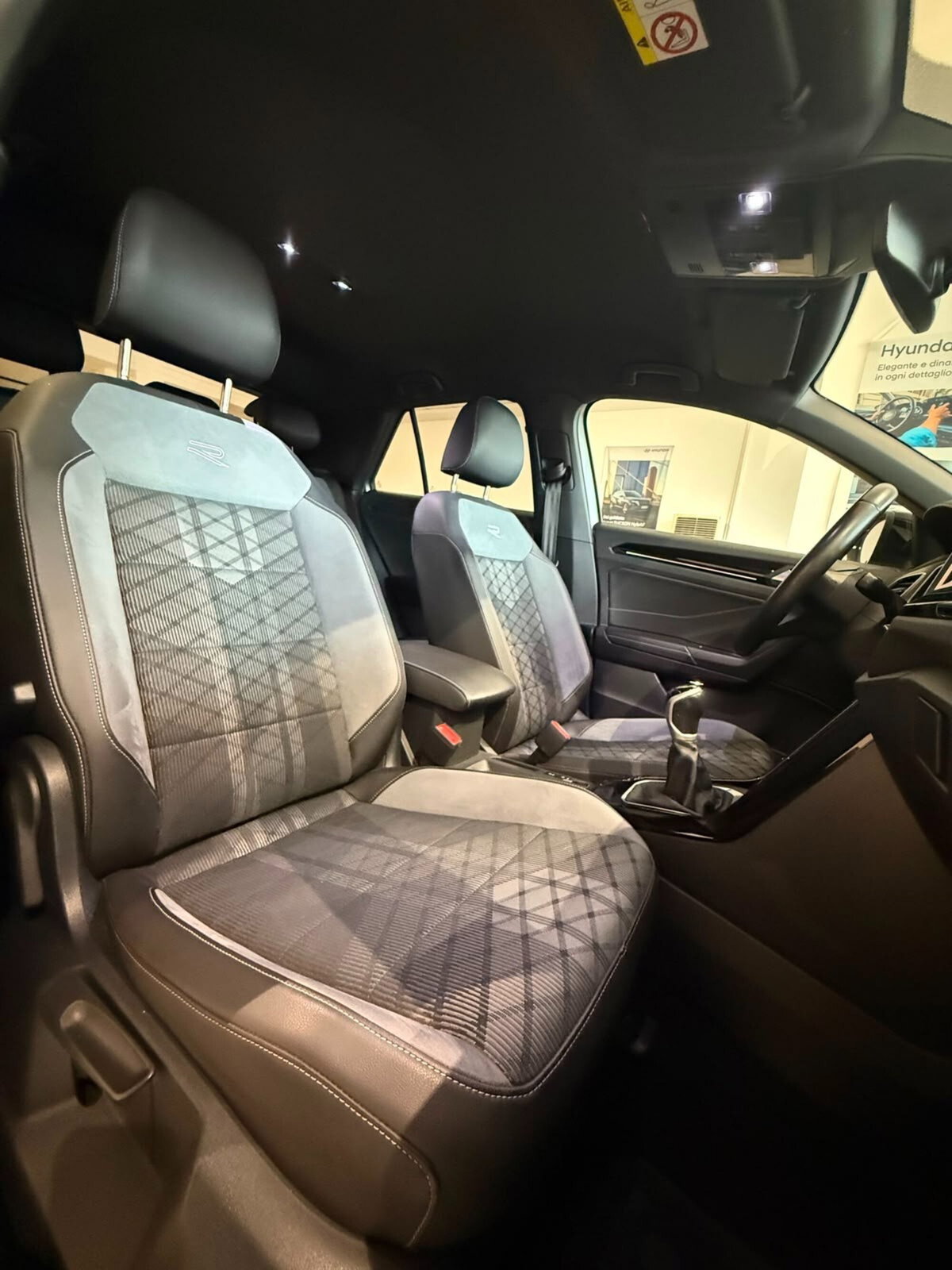 Volkswagen T-Roc 1.0 tsi R-Line 115cv (11)