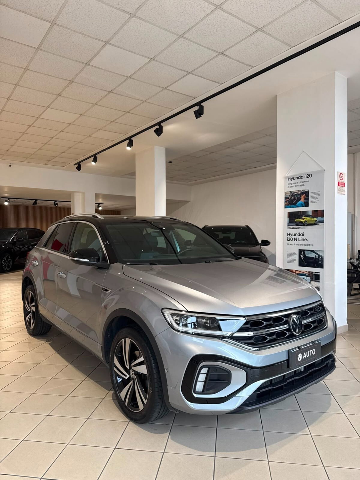 Volkswagen T-Roc 1.0 tsi R-Line 115cv (2)