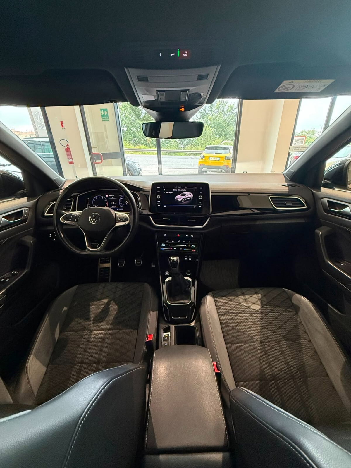 Volkswagen T-Roc 1.0 tsi R-Line 115cv (8)