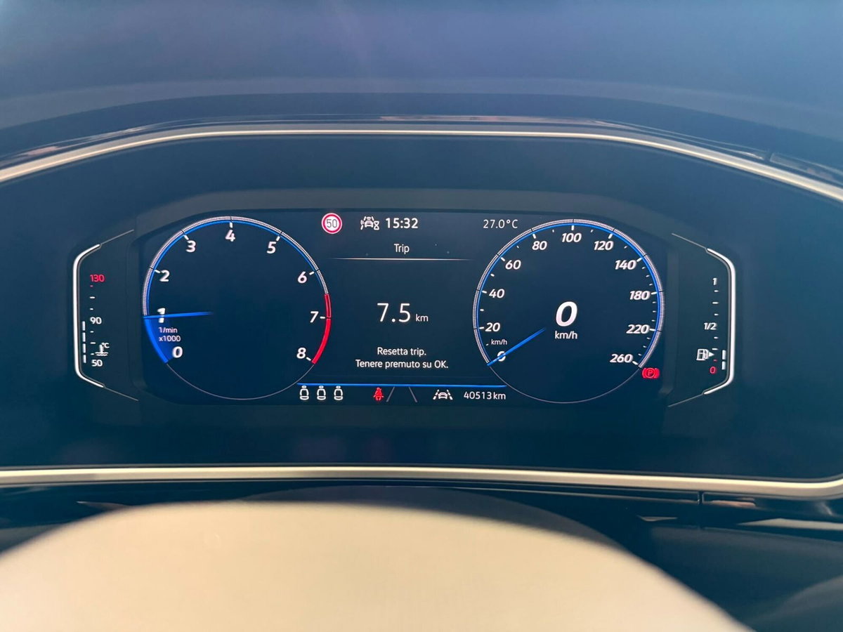 Volkswagen T-Roc 1.0 tsi R-Line 115cv (9)