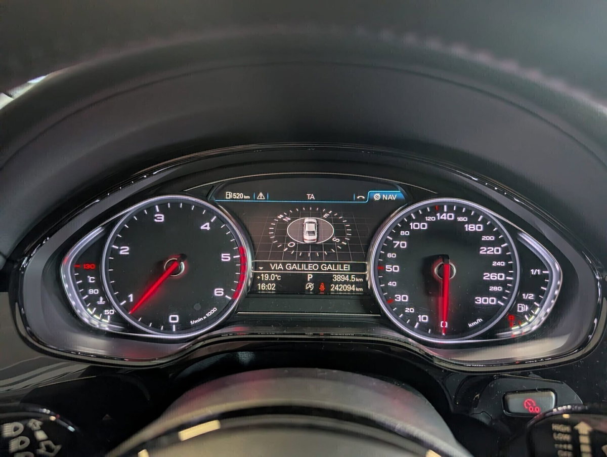 Audi A8 3.0 TDI 262 CV ultra quattro tiptronic (12)