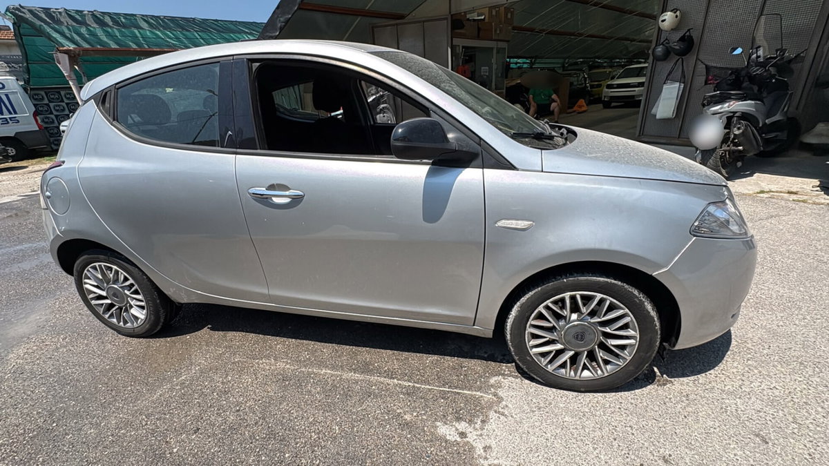 Lancia Ypsilon 1.3 MJT 16V 95 CV 5 porte S&S Silver (3)