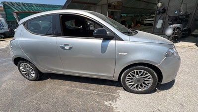 Lancia Ypsilon 1.3 MJT 16V 95 CV 5 porte S&S Silver (3)