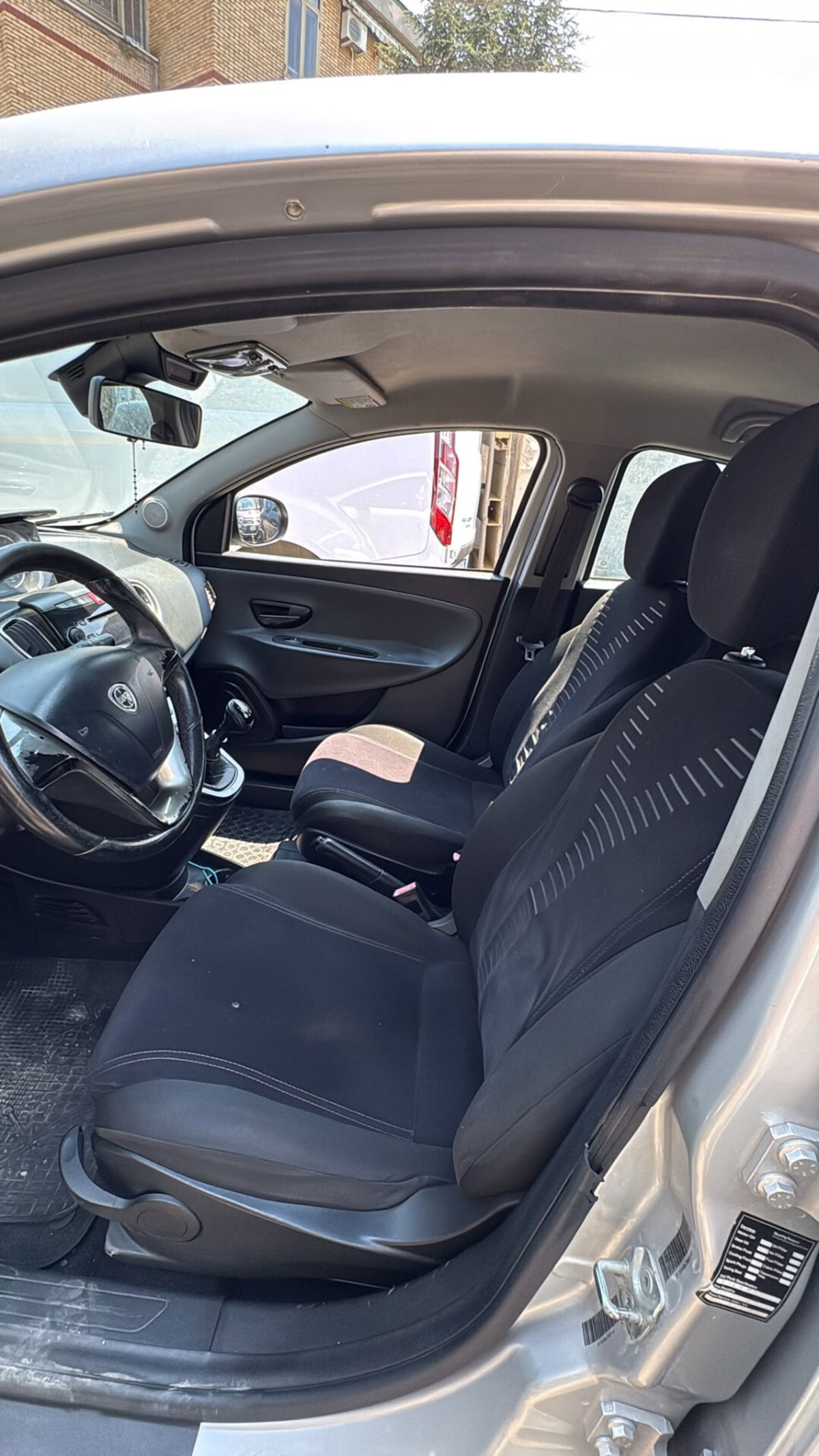 Lancia Ypsilon 1.3 MJT 16V 95 CV 5 porte S&S Silver (6)