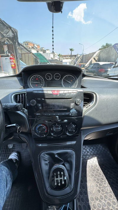 Lancia Ypsilon 1.3 MJT 16V 95 CV 5 porte S&S Silver (7)
